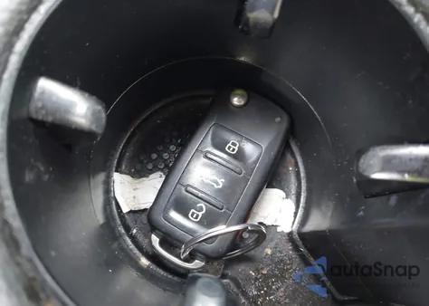 2015 Volkswagen Jetta Hybrid Sel Premium from USA, damaged, VIN 3VW637AJXFM307549